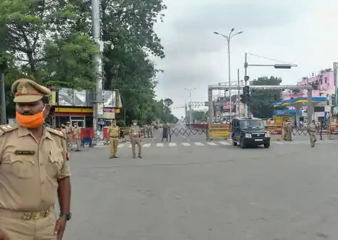 कोरोना बढेपछि नेपालसंग सिमा जोडिएका भारतीय जिल्लाहरुमा कर्फ्यु जारी